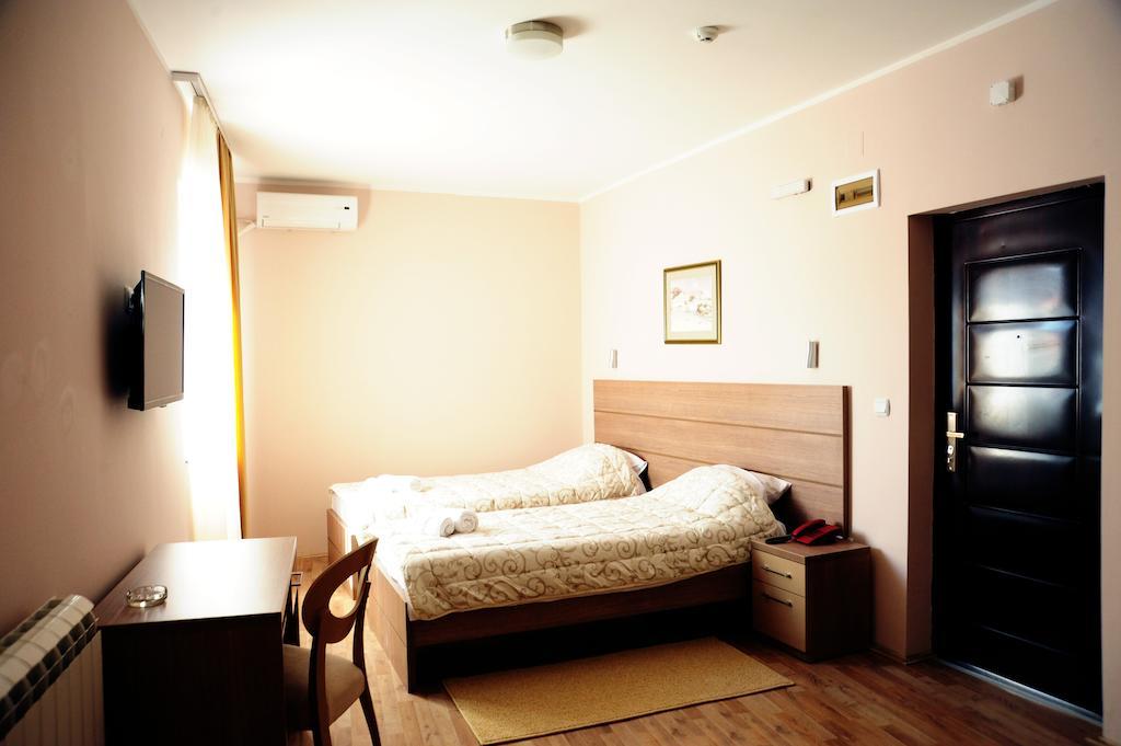 Garni Hotel Crystal Ice Nis Ruang foto