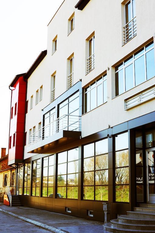 Garni Hotel Crystal Ice Nis Bagian luar foto