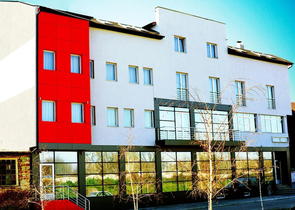 Garni Hotel Crystal Ice Nis Bagian luar foto