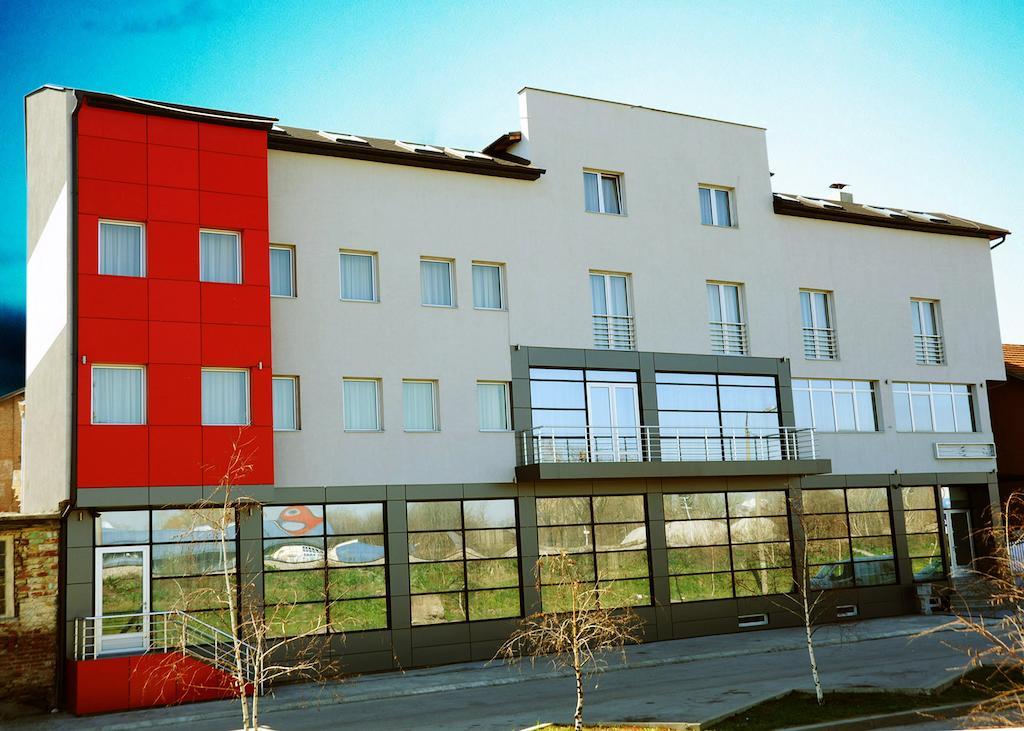 Garni Hotel Crystal Ice Nis Bagian luar foto
