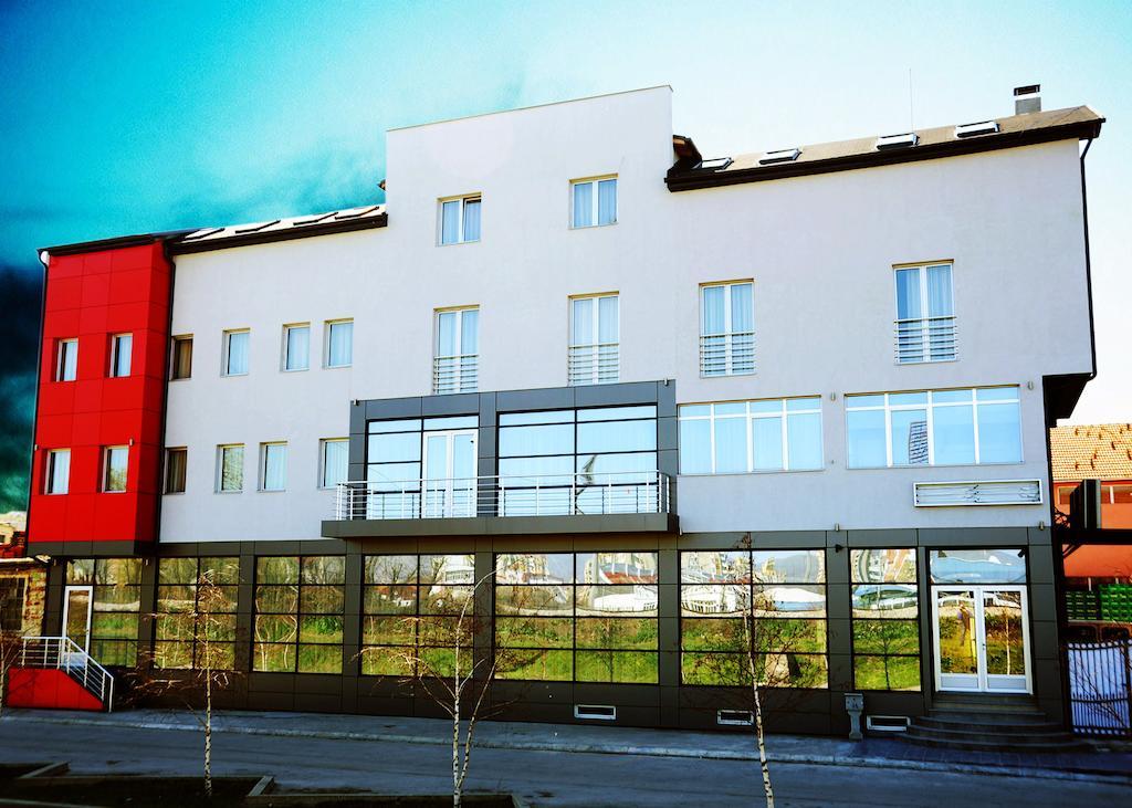 Garni Hotel Crystal Ice Nis Bagian luar foto